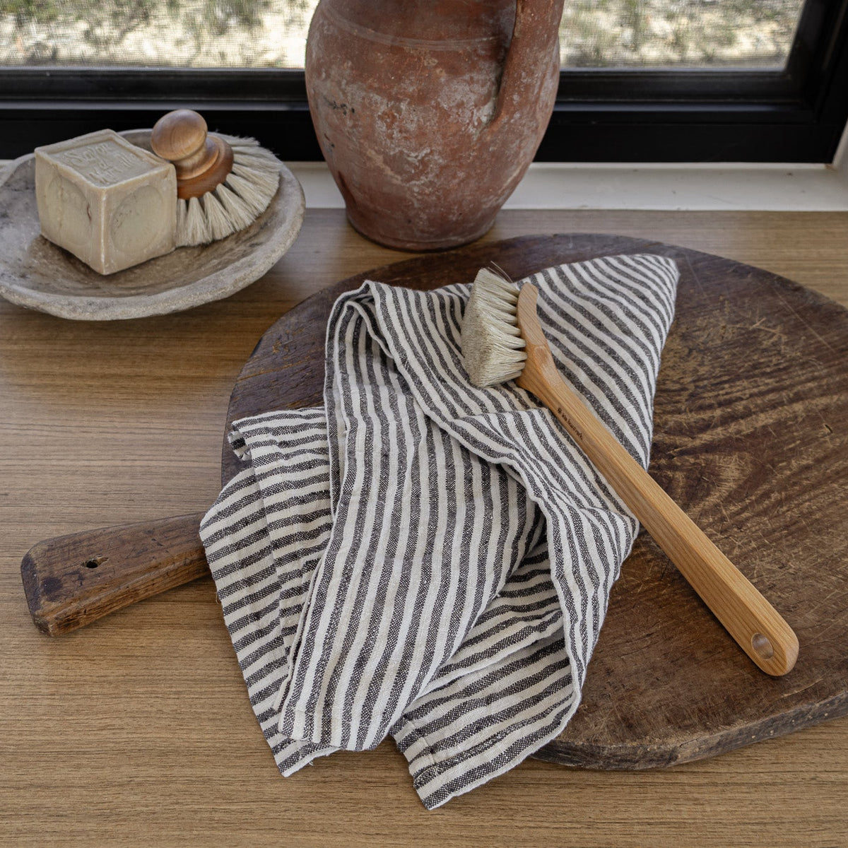 Curved Dish Brush in birch with soft horsehair bristles